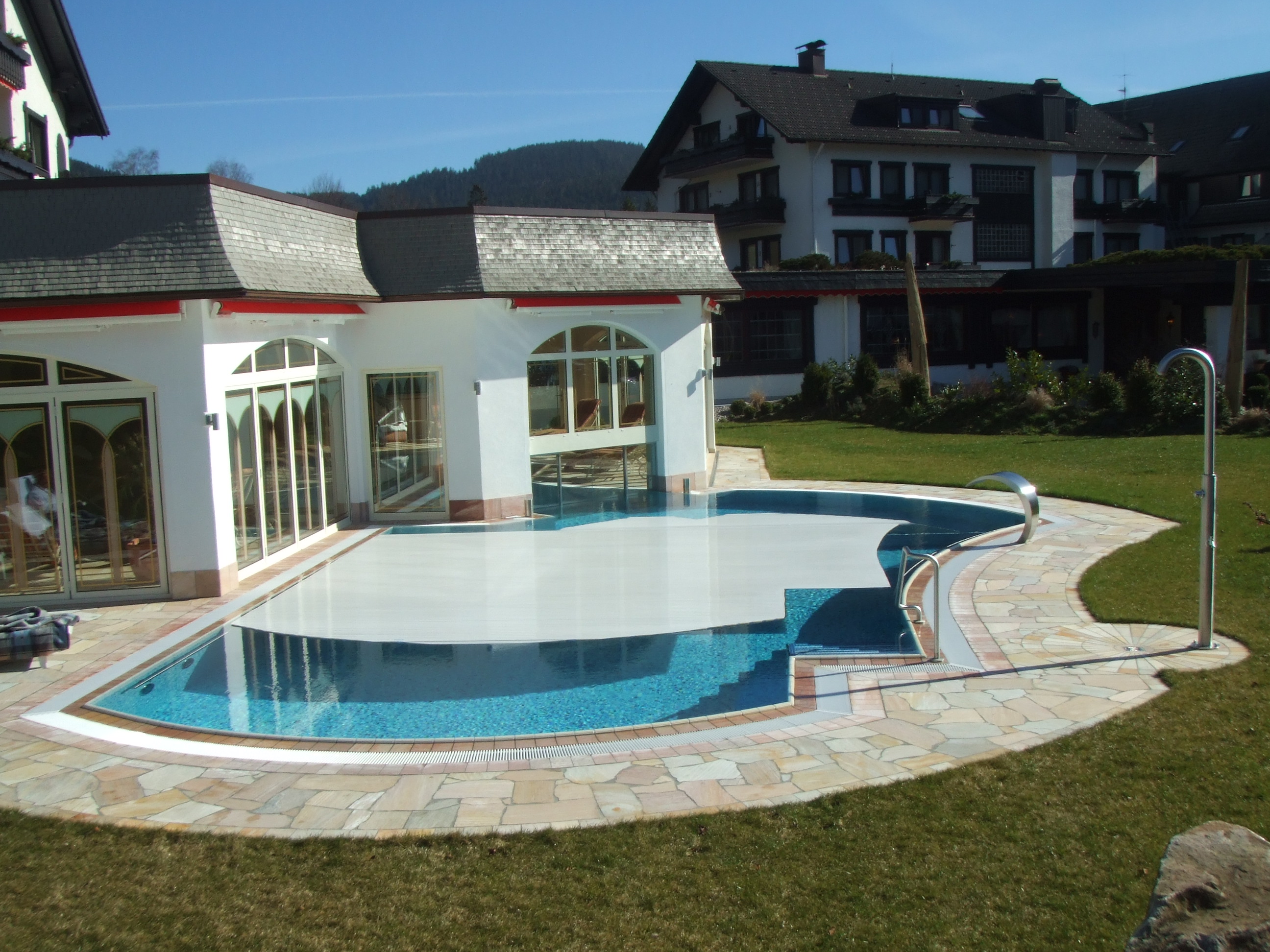 中大型或國(guó)標(biāo)泳池蓋圖片