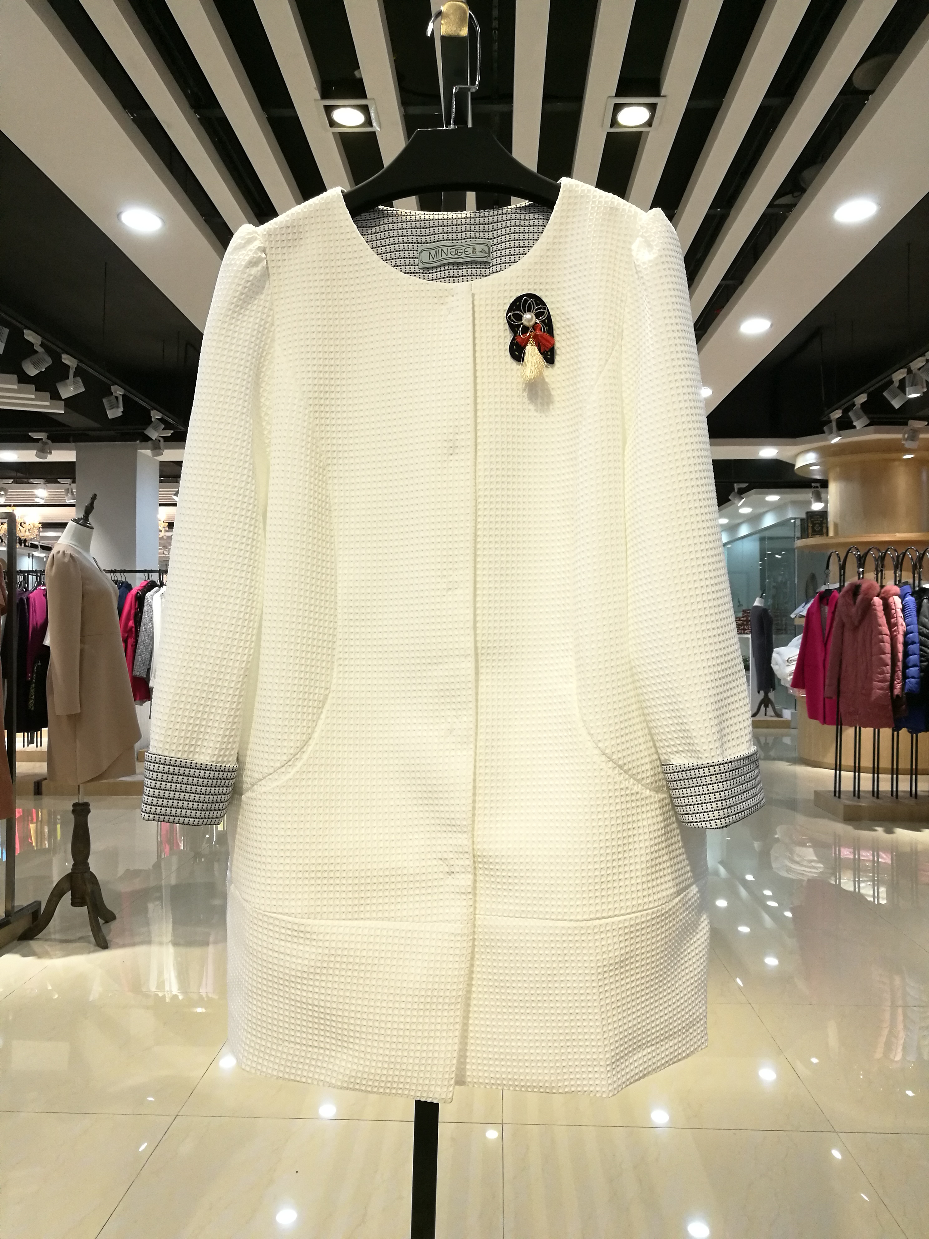 廣州名歌品牌折扣女裝批發(fā)圖片/廣州名歌品牌折扣女裝批發(fā)樣板圖 (1)