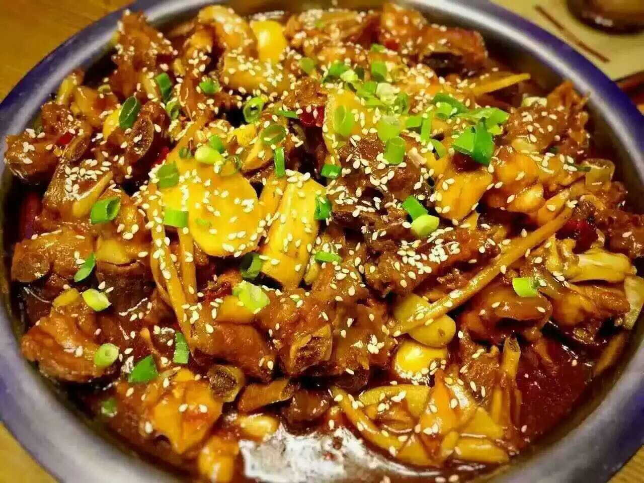 北京正宗小胖大嘴肉蟹煲小胖大嘴肉圖片