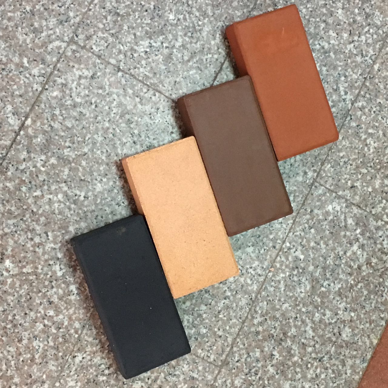 湖南長沙株洲湘潭優(yōu)質(zhì)燒結(jié)磚，透水磚，廣場磚，外墻磚。
