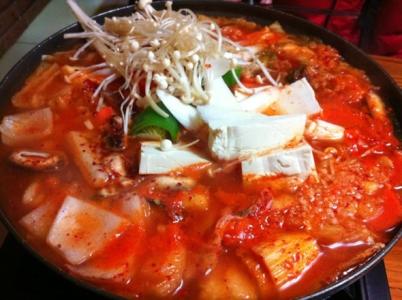 學(xué)泡菜火鍋培訓(xùn)技術(shù)就到本味鮮香