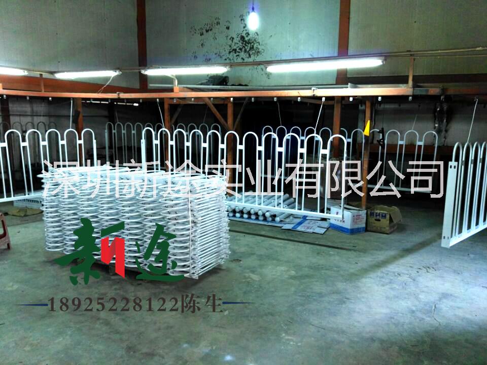 新途供應(yīng)各類常規(guī)定制乙型護(hù)欄 乙型護(hù)欄廠家，
