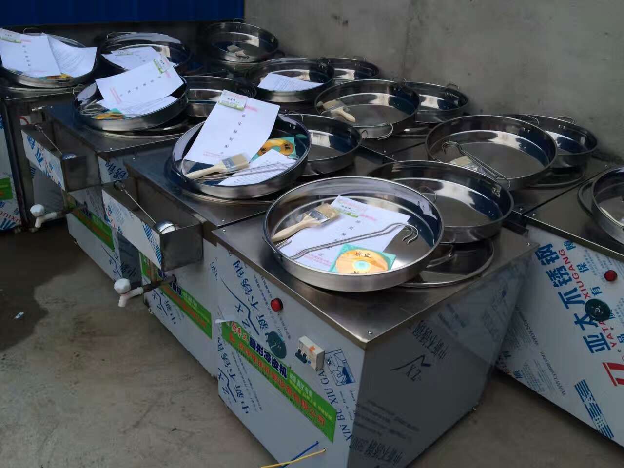 涼皮機(jī)多少錢 圓形仿手工涼皮機(jī)廠圖片/涼皮機(jī)多少錢 圓形仿手工涼皮機(jī)廠樣板圖 (4)