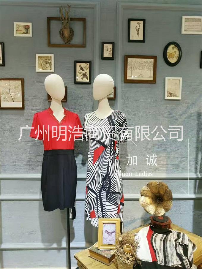 哥邦品牌折扣女裝批發(fā)圖片