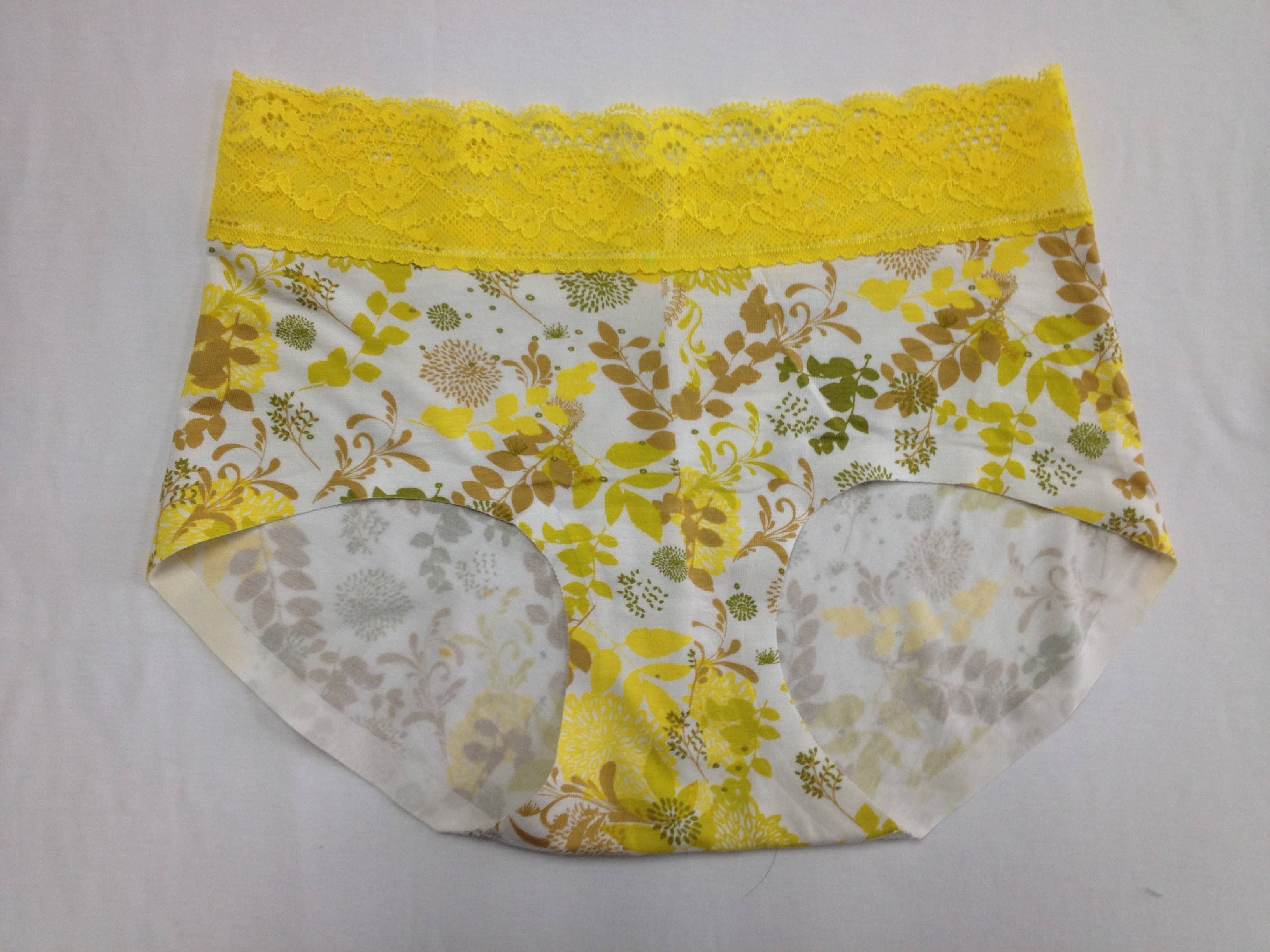 廣東女式精品花邊無痕內(nèi)褲圖片
