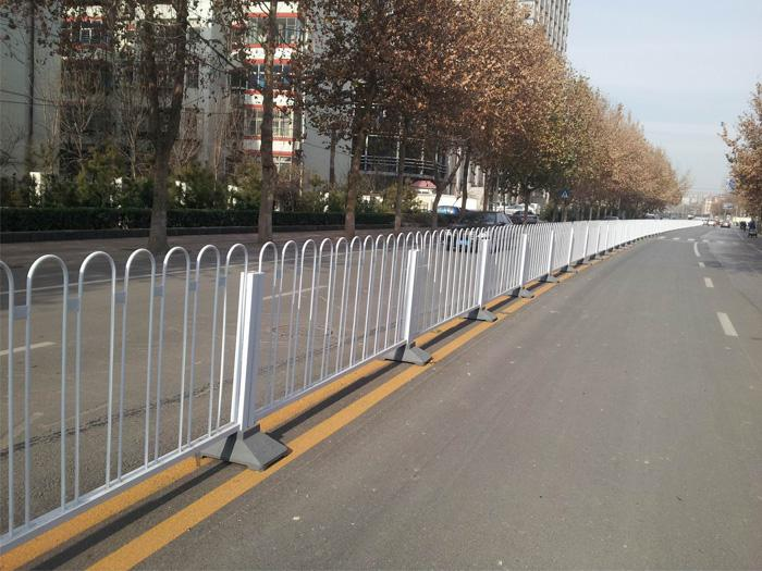 市區(qū)道路護欄圖片/市區(qū)道路護欄樣板圖 (4)