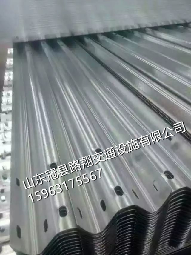 波形護欄板圖片/波形護欄板樣板圖 (3)