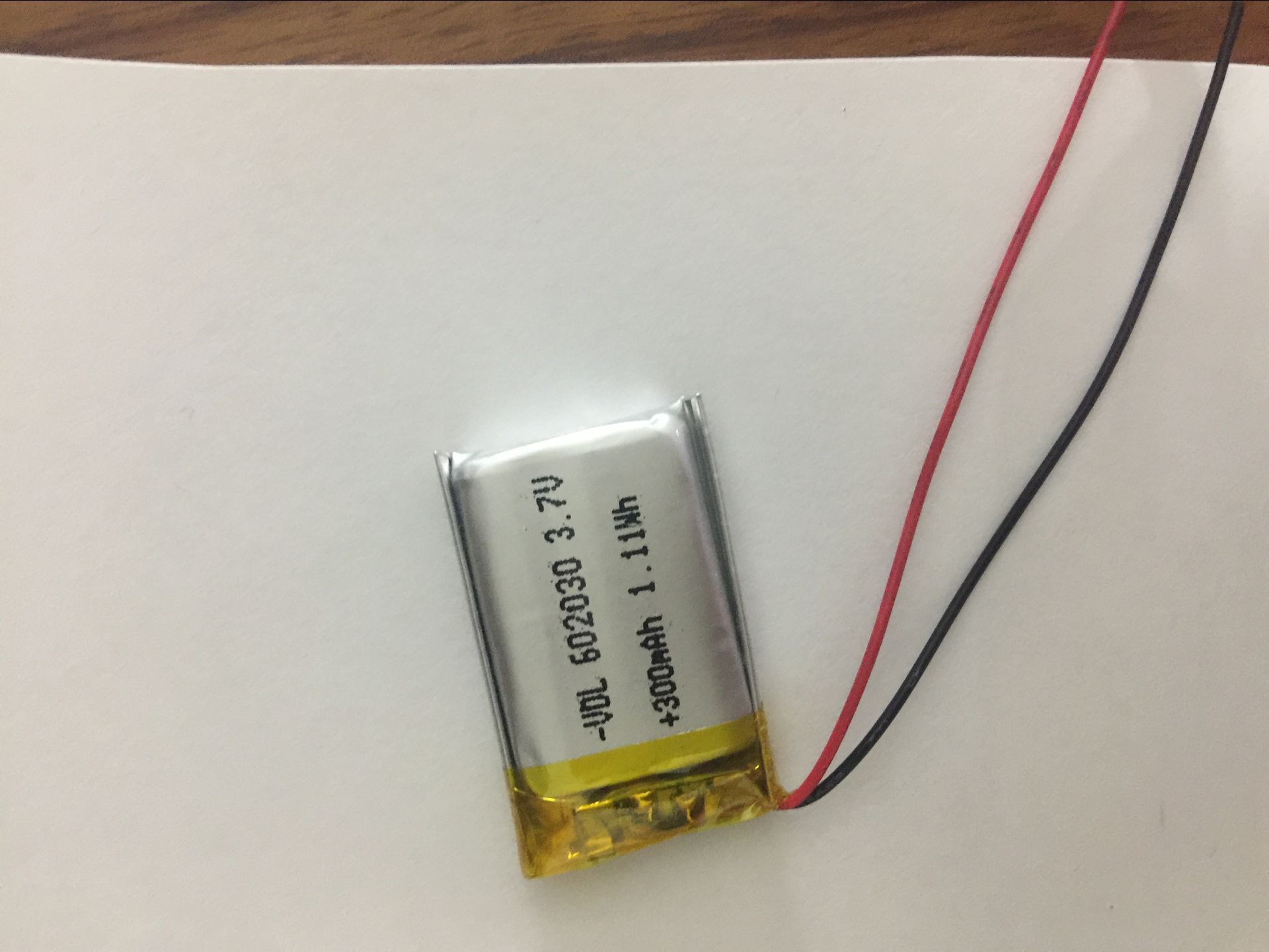 供應(yīng)藍(lán)牙耳機(jī)用3.7V300mAH602030聚合物鋰電池