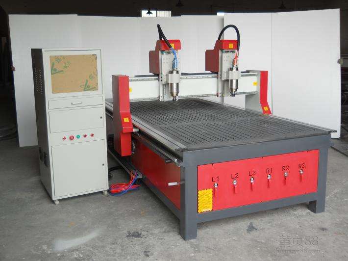 木工雕刻機(jī)圖片