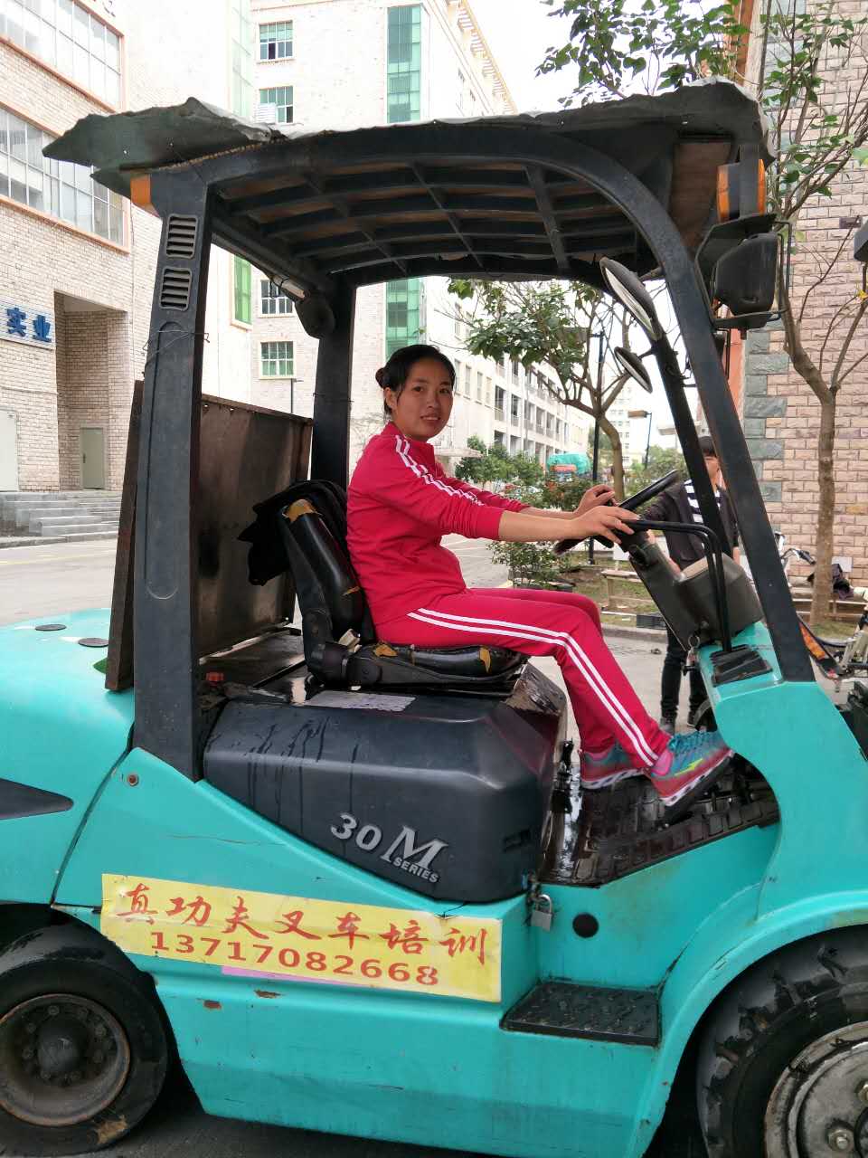 秋長(zhǎng)哪里學(xué)叉車圖片/秋長(zhǎng)哪里學(xué)叉車樣板圖 (3)