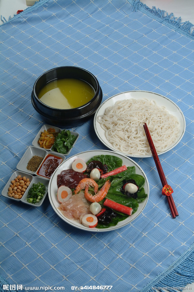 過橋米線加盟 專業(yè)培訓(xùn) 免費(fèi)上門帶店 總部全程服務(wù) 過橋米線加盟 專業(yè)培訓(xùn) 手把手教