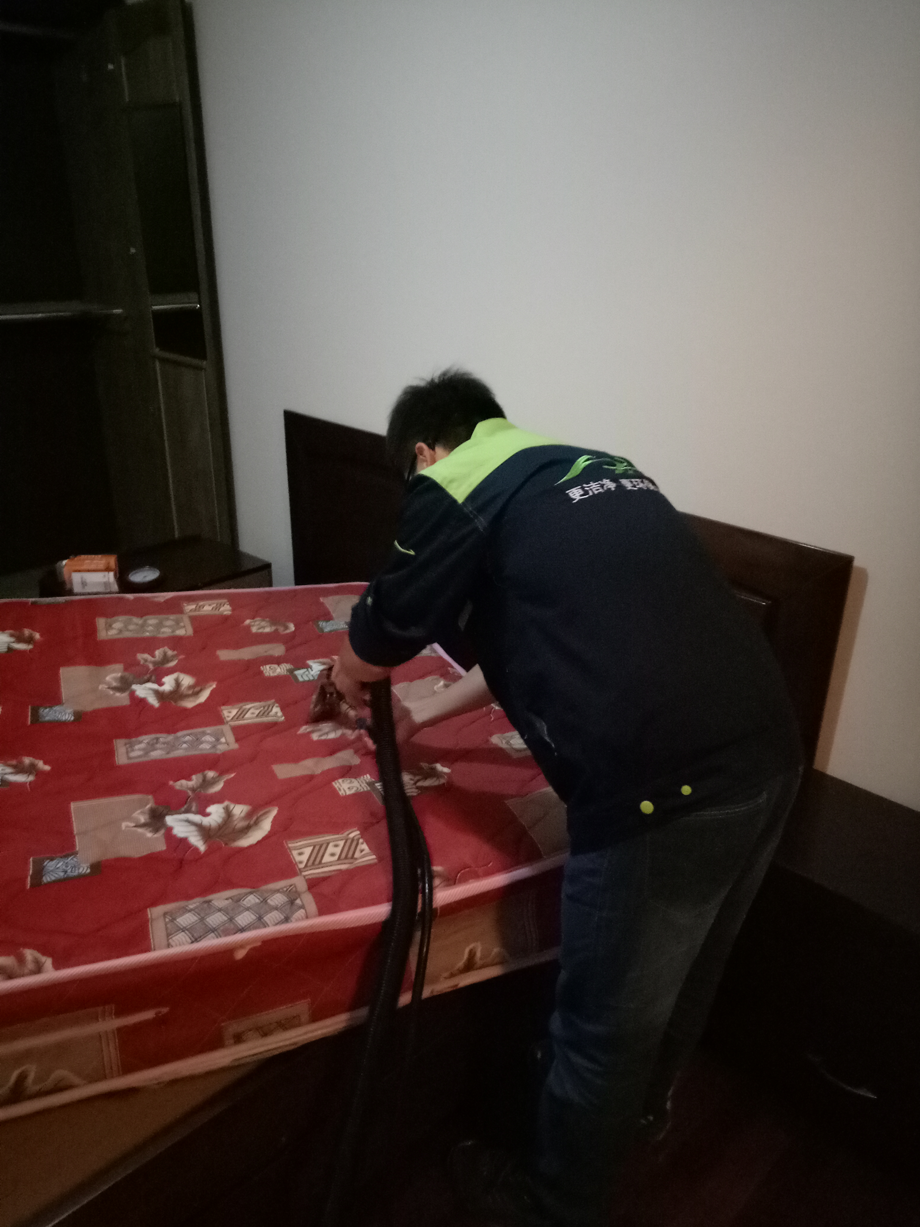 青島嶗山區(qū)專業(yè)清洗床墊圖片/青島嶗山區(qū)專業(yè)清洗床墊樣板圖 (3)