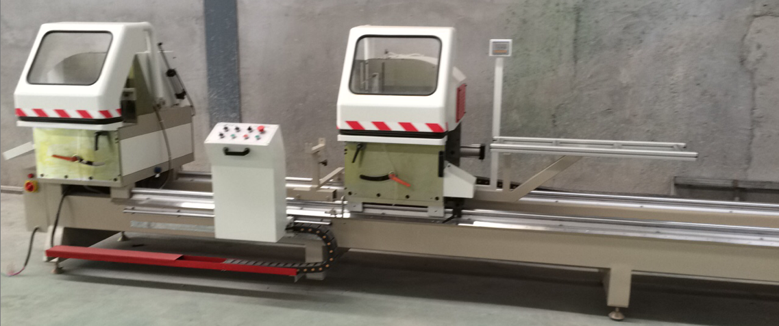 鋁型材數(shù)顯雙頭精密切割下料鋸圖片