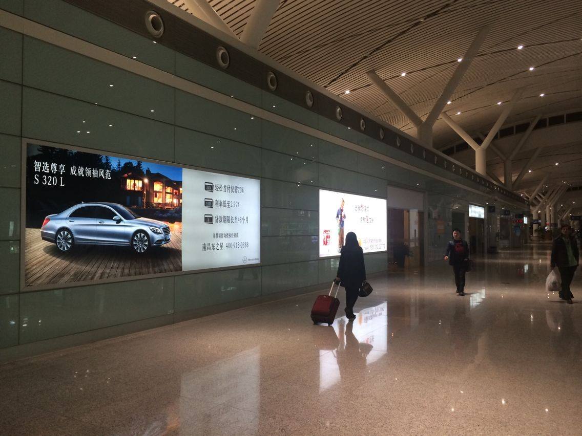 南寧機場換畫燈箱圖片