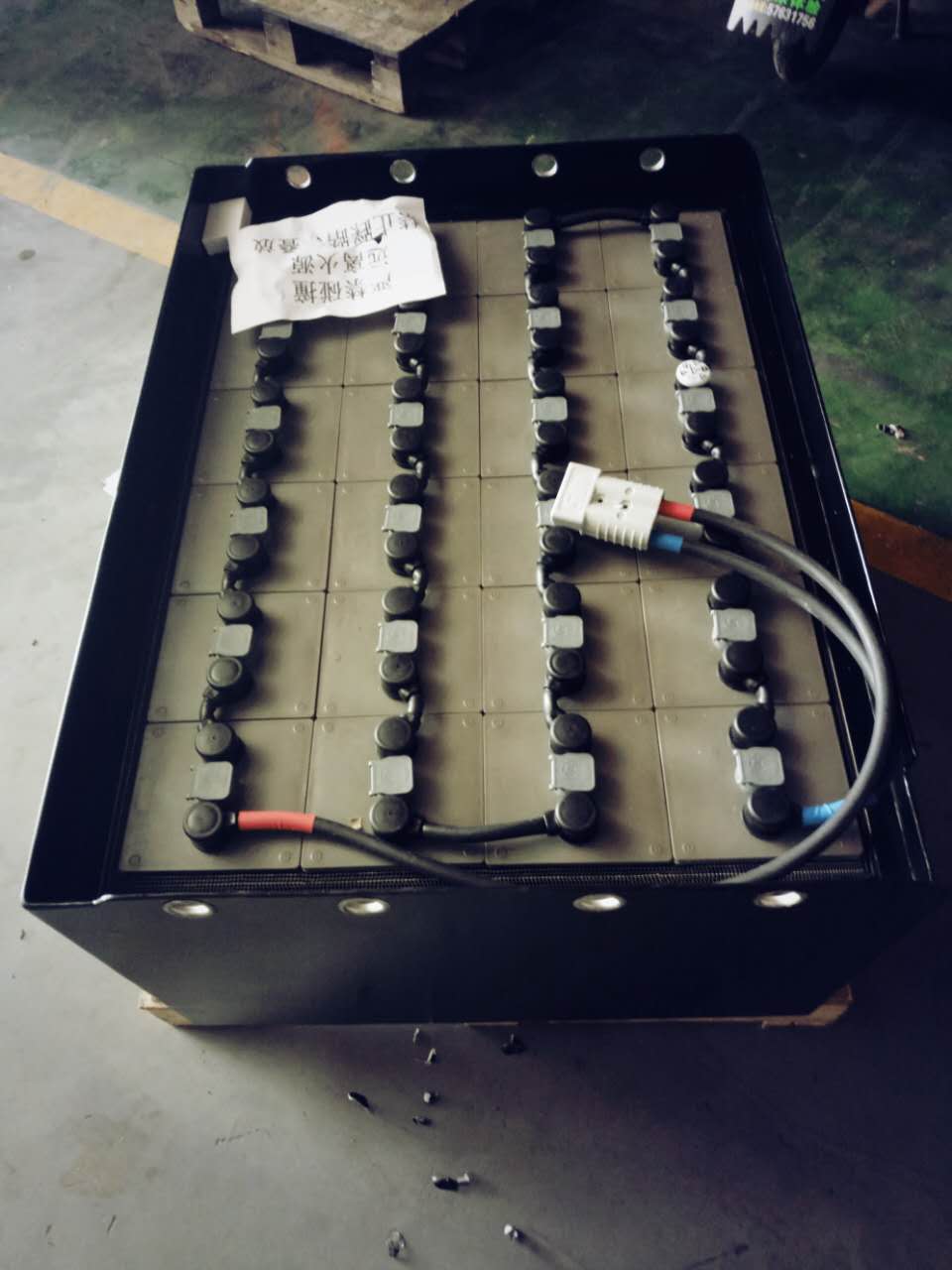 駱駝叉車蓄電池直銷電動(dòng)叉車蓄電池圖片