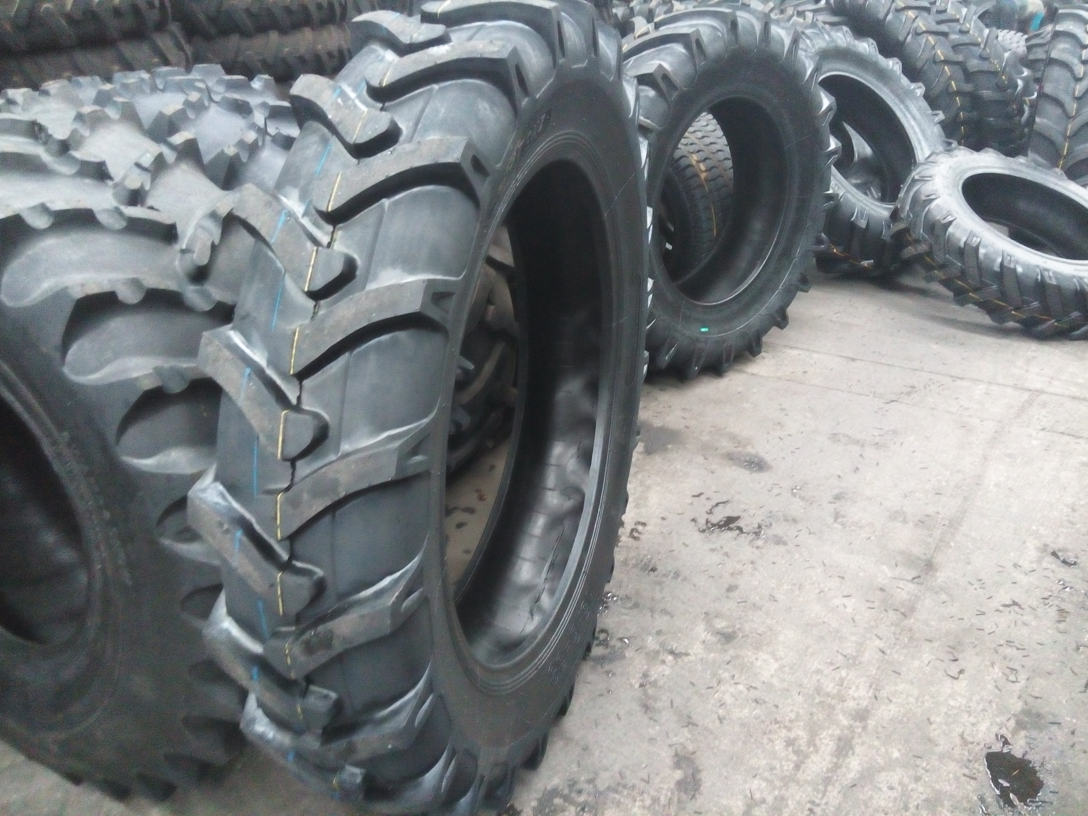 農(nóng)用車輪胎4.50-10圖片