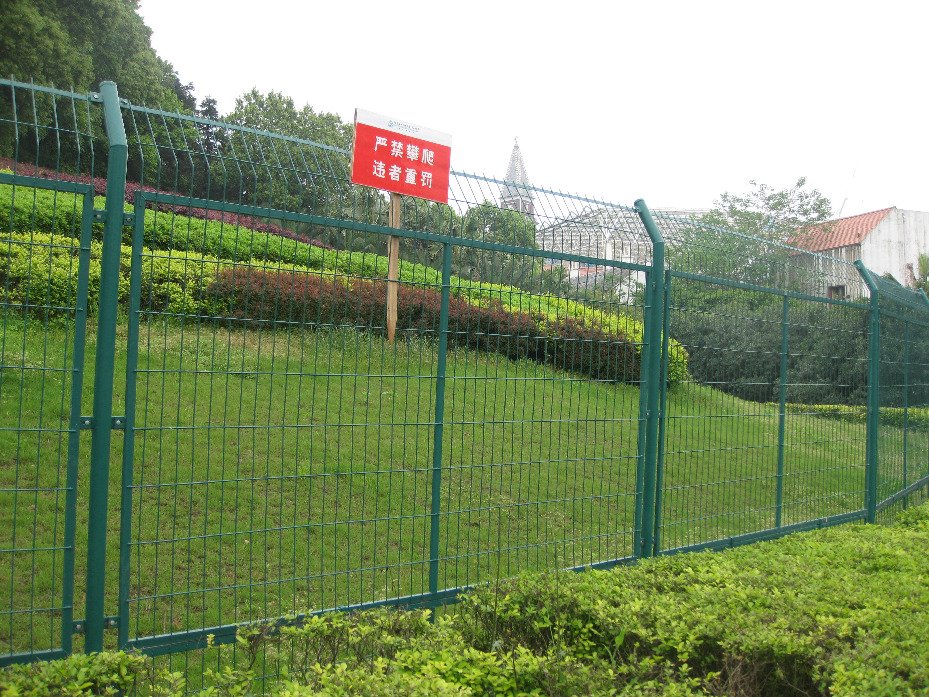 四川重慶貴州公路護(hù)欄網(wǎng)  倉庫隔 雙邊絲護(hù)欄網(wǎng)   果園圍欄網(wǎng)