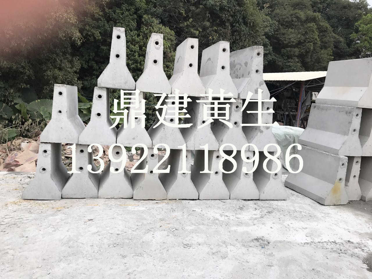 廣州水泥*廠家深圳安全隔離墩
