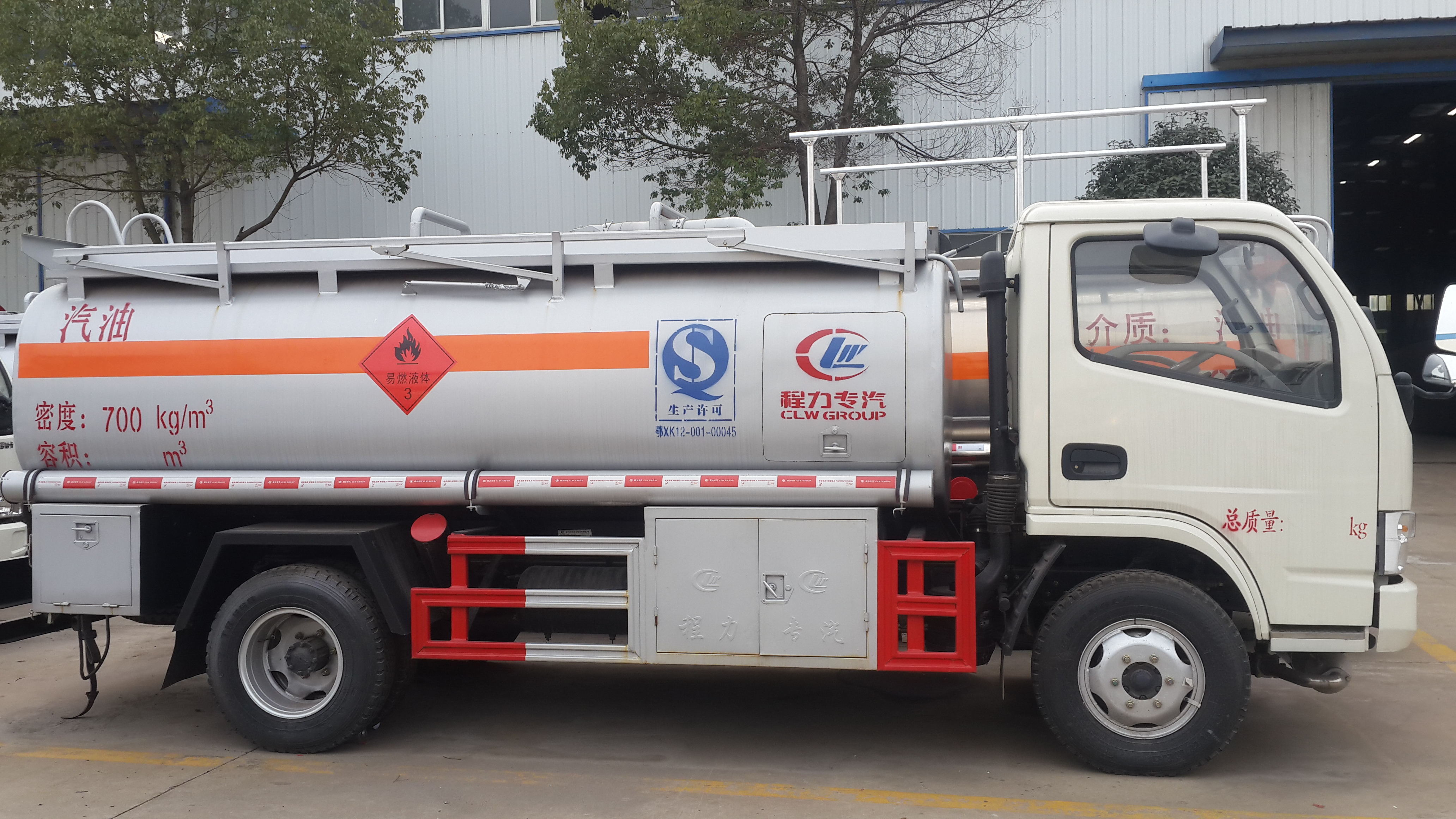 5噸油罐車(chē)廠家直銷(xiāo)圖片