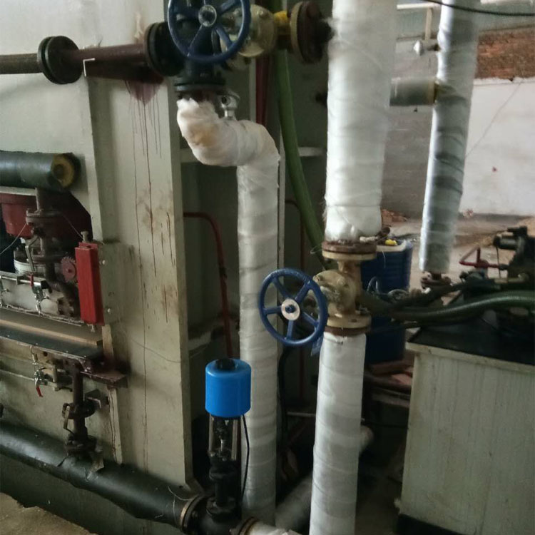 貼面熱壓機(jī)圖片