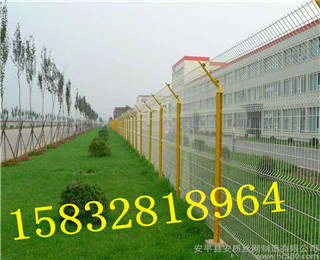 桃型柱護(hù)欄網(wǎng)