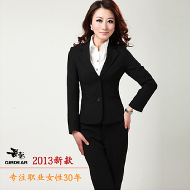 姚瑤世紀(jì)服裝有限公司世紀(jì)服裝廠家直銷上饒服裝量身定制新款服裝