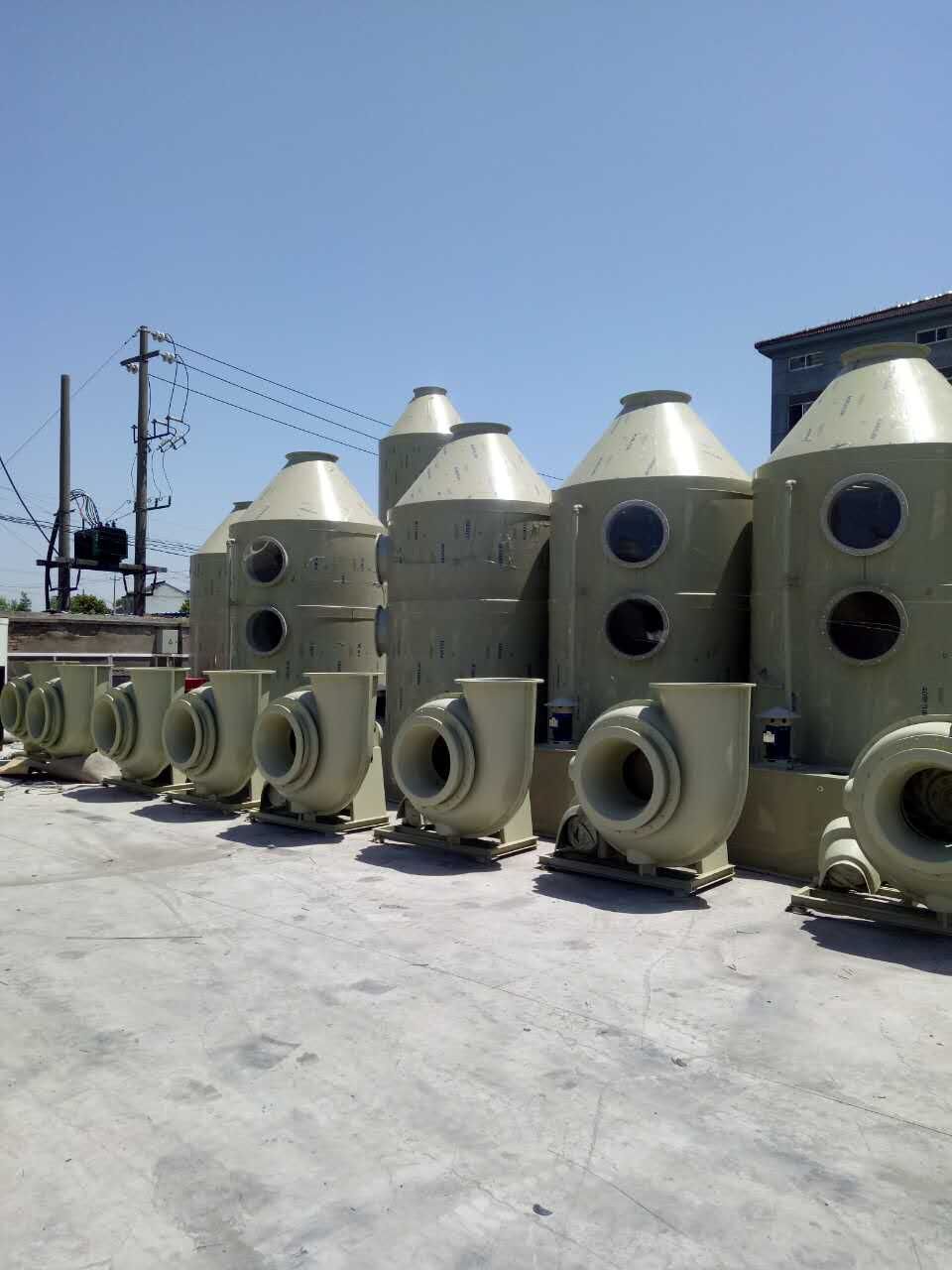 玻璃鋼風(fēng)機(jī)和噴淋塔圖片