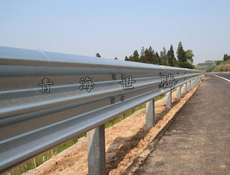 波形護欄板圖片/波形護欄板樣板圖 (3)