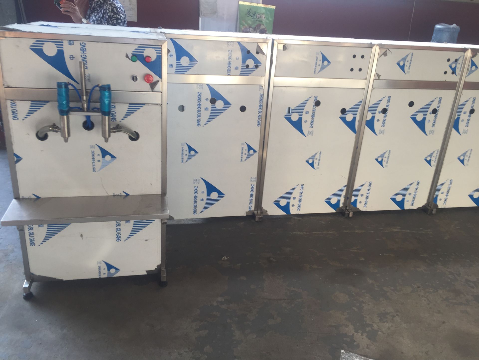 雙頭洗衣液灌裝機(jī)圖片/雙頭洗衣液灌裝機(jī)樣板圖 (3)