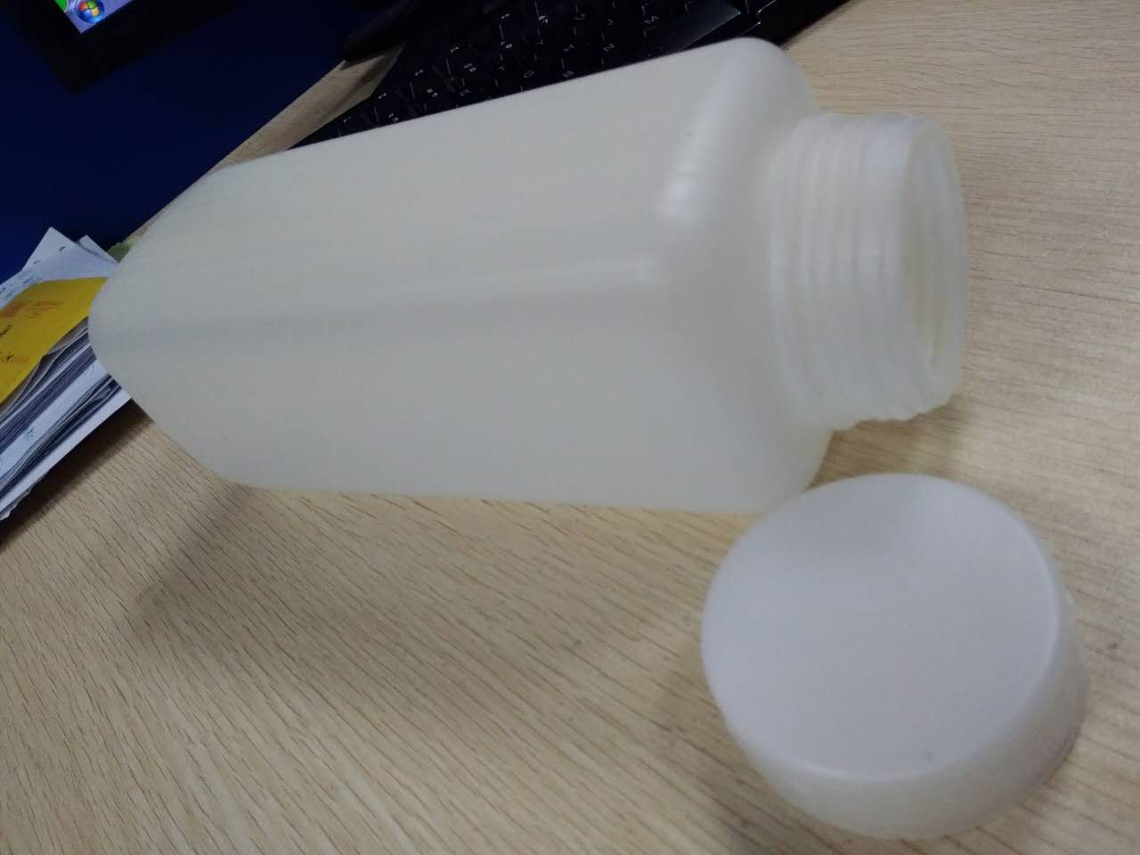 環(huán)氧樹脂AB膠瓶子圖片