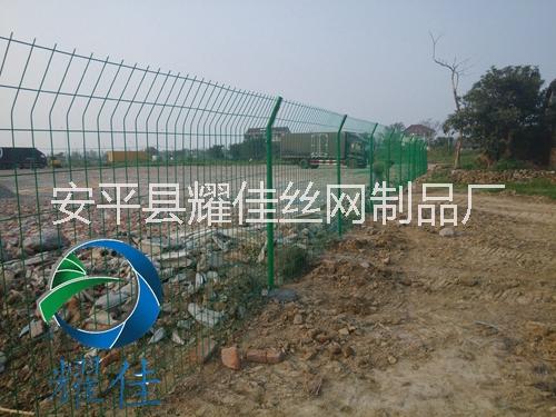 雙邊絲護(hù)欄網(wǎng)圖片/雙邊絲護(hù)欄網(wǎng)樣板圖 (1)