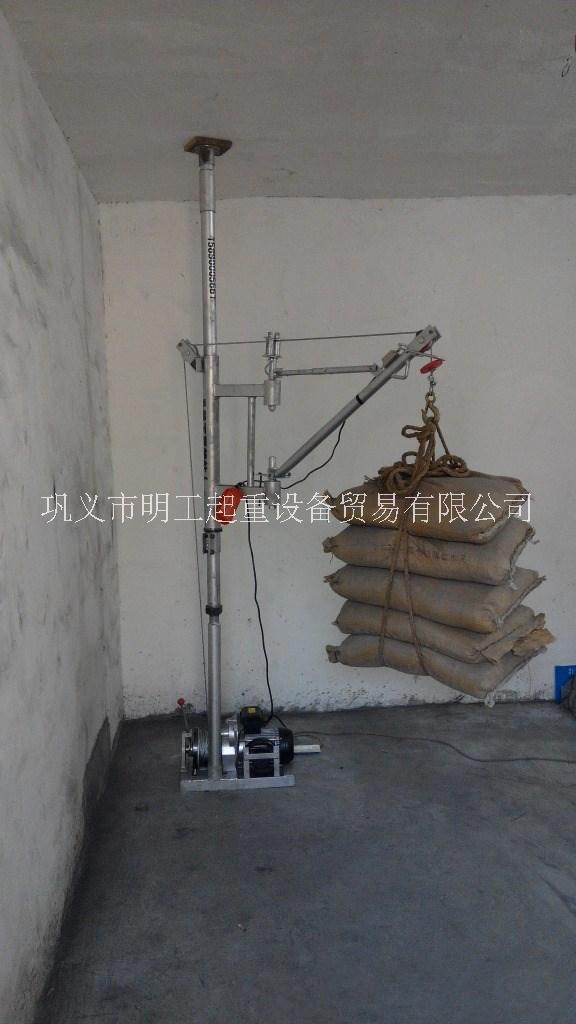 窗口轉(zhuǎn)臂小吊機(jī)，樓房上料用，明工