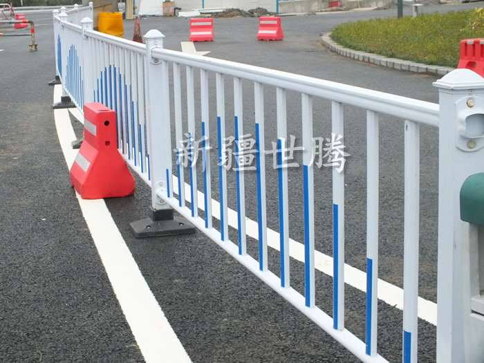 烏魯木齊城市道路護(hù)欄圖片/烏魯木齊城市道路護(hù)欄樣板圖 (2)