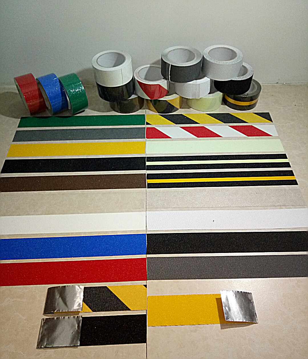 供應(yīng)防滑膠帶 磨砂膠帶夜光膠帶圖片