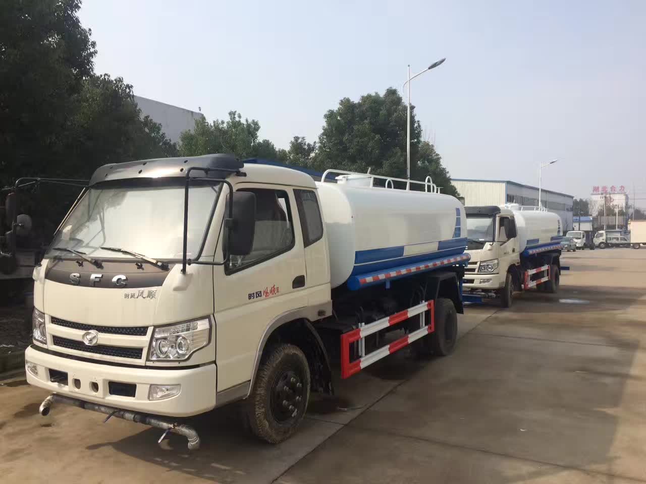 8噸灑水車圖片