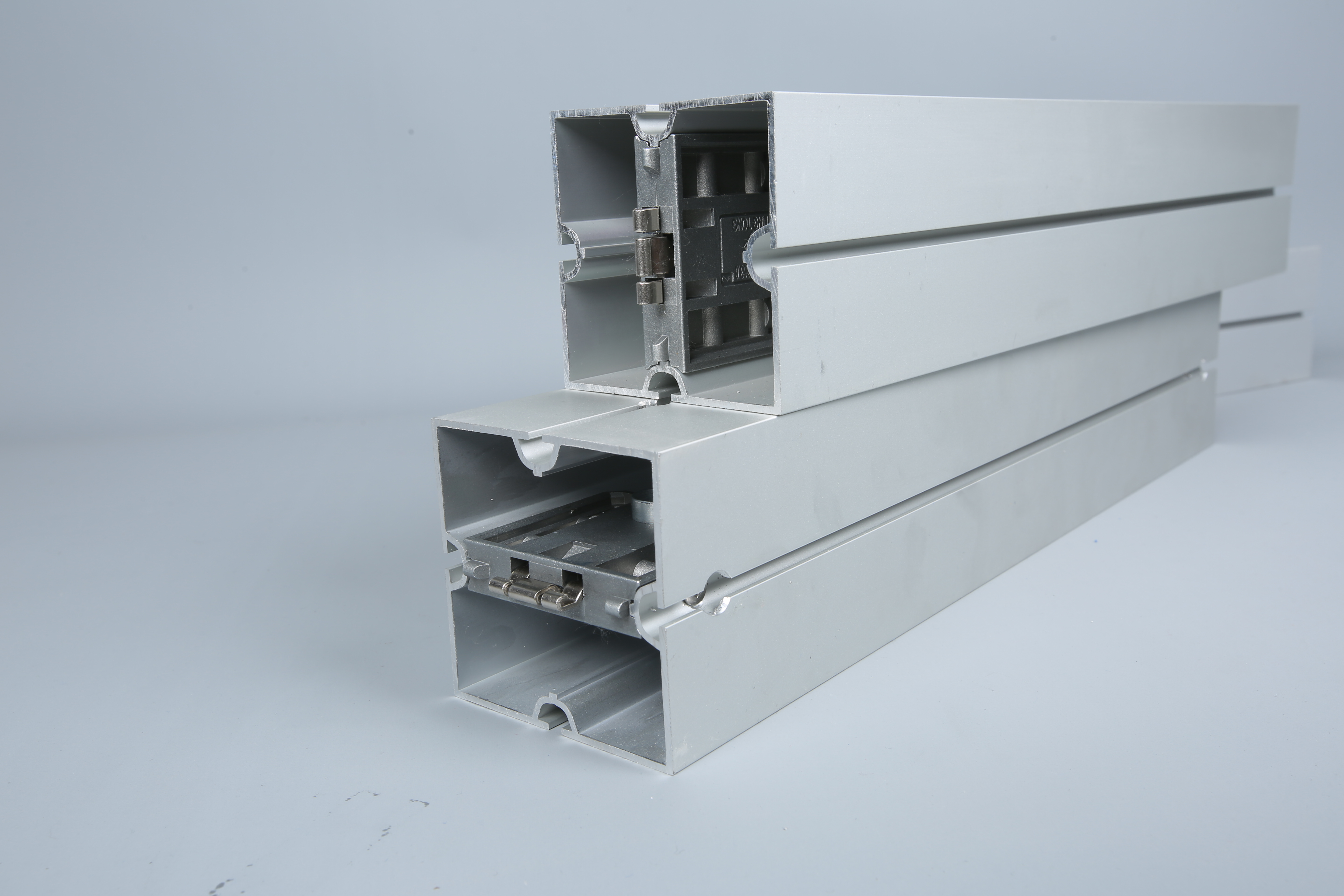 八分四方鋁 四方鋁型材批發(fā)商 方柱鋁型材批發(fā)商