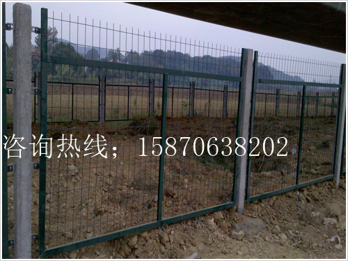南昌景德鎮(zhèn)高速護(hù)欄 橋梁防拋網(wǎng) 鐵路護(hù)欄 防眩目鋼絲網(wǎng)批發(fā)價(jià)