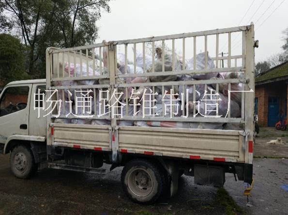 65公分反光氯丁路錐高質(zhì)量圖片/65公分反光氯丁路錐高質(zhì)量樣板圖 (2)