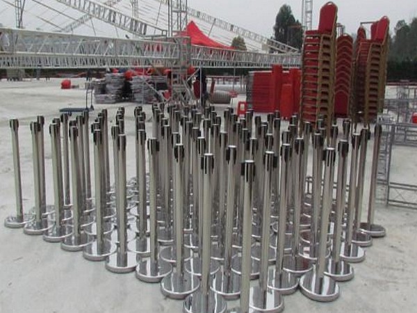 大量出租隔離帶一米線(xiàn)、防護(hù)欄圖片/大量出租隔離帶一米線(xiàn)、防護(hù)欄樣板圖 (2)