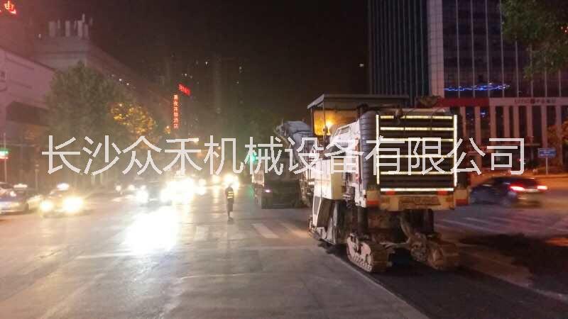 铣刨机出租 道路沥青路面整治采取先铣刨