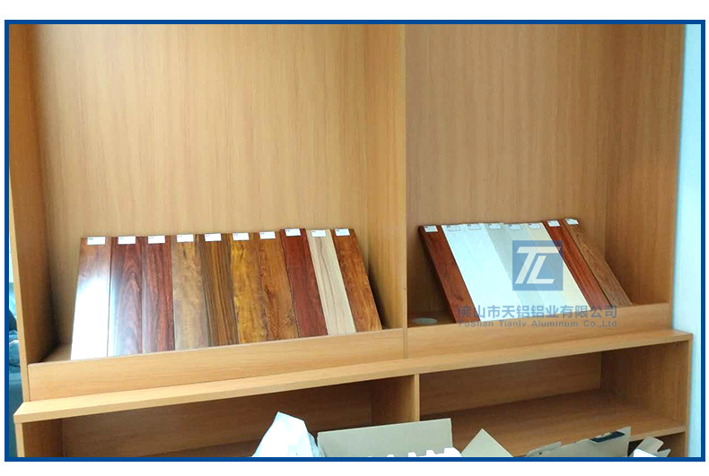 木紋轉(zhuǎn)印鋁型材 定制生產(chǎn)圖片