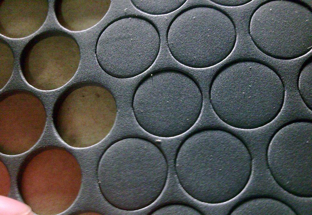 供應(yīng)泡棉自動沖床