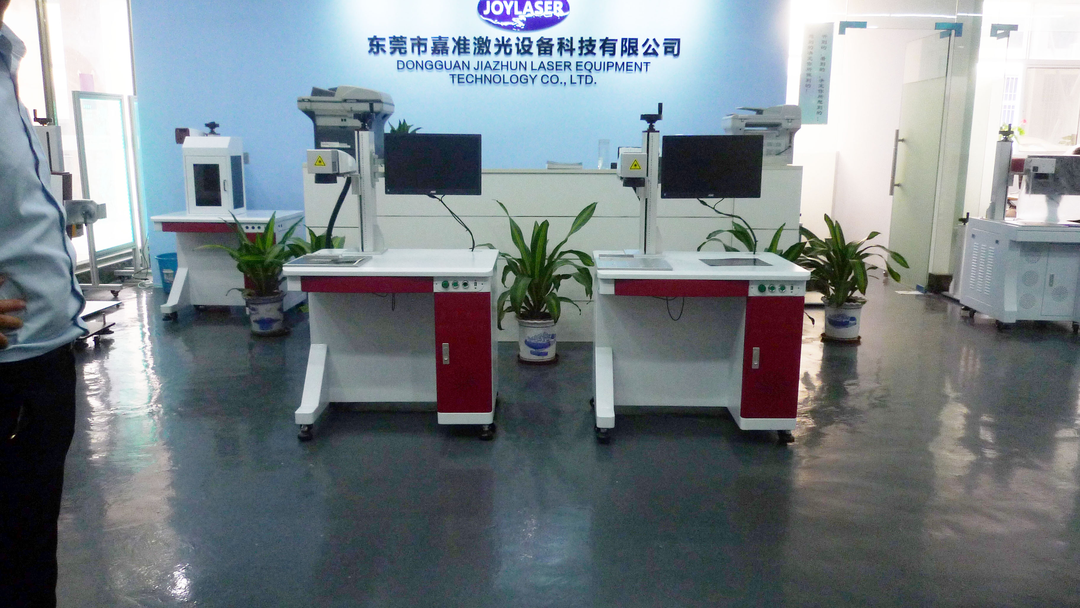 光纖激光打標(biāo)機(jī) 光纖激光鐳雕機(jī)   激光切割機(jī)   激光內(nèi)雕機(jī)