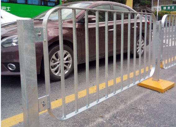 深標(biāo)Ⅱ型公路護(hù)欄圖片