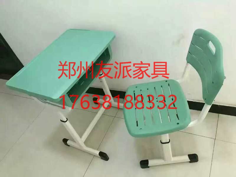 小學(xué)生課桌椅圖片