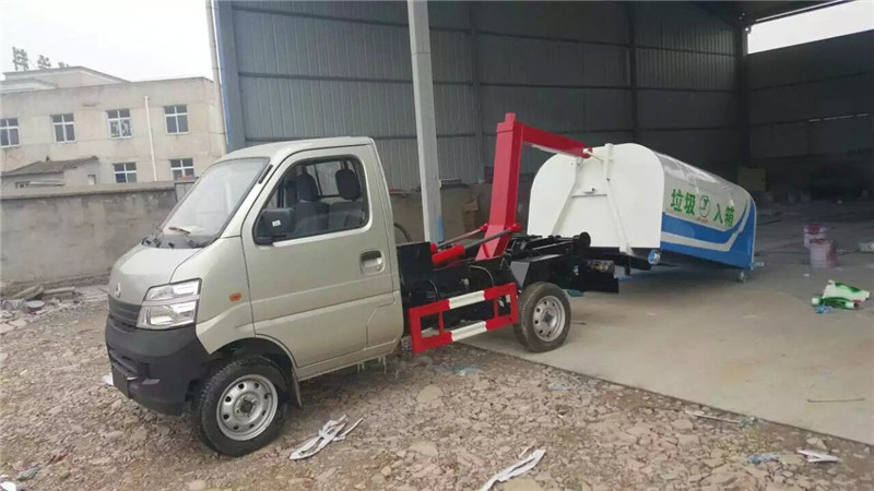 鉤臂式垃圾車圖片