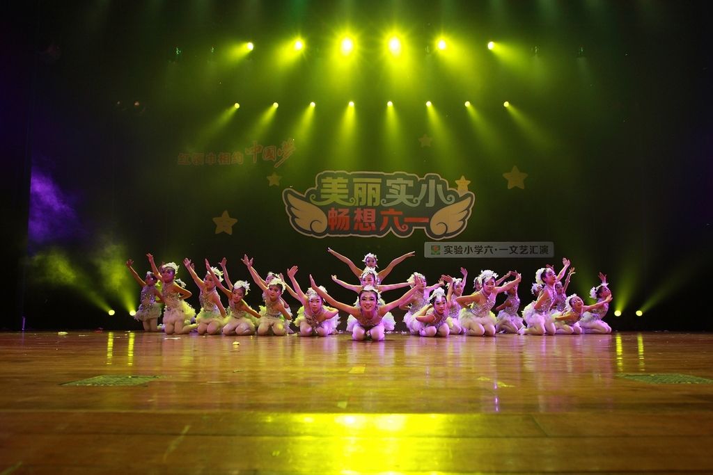 河南鄭州專業(yè)燈光音響租賃圖片