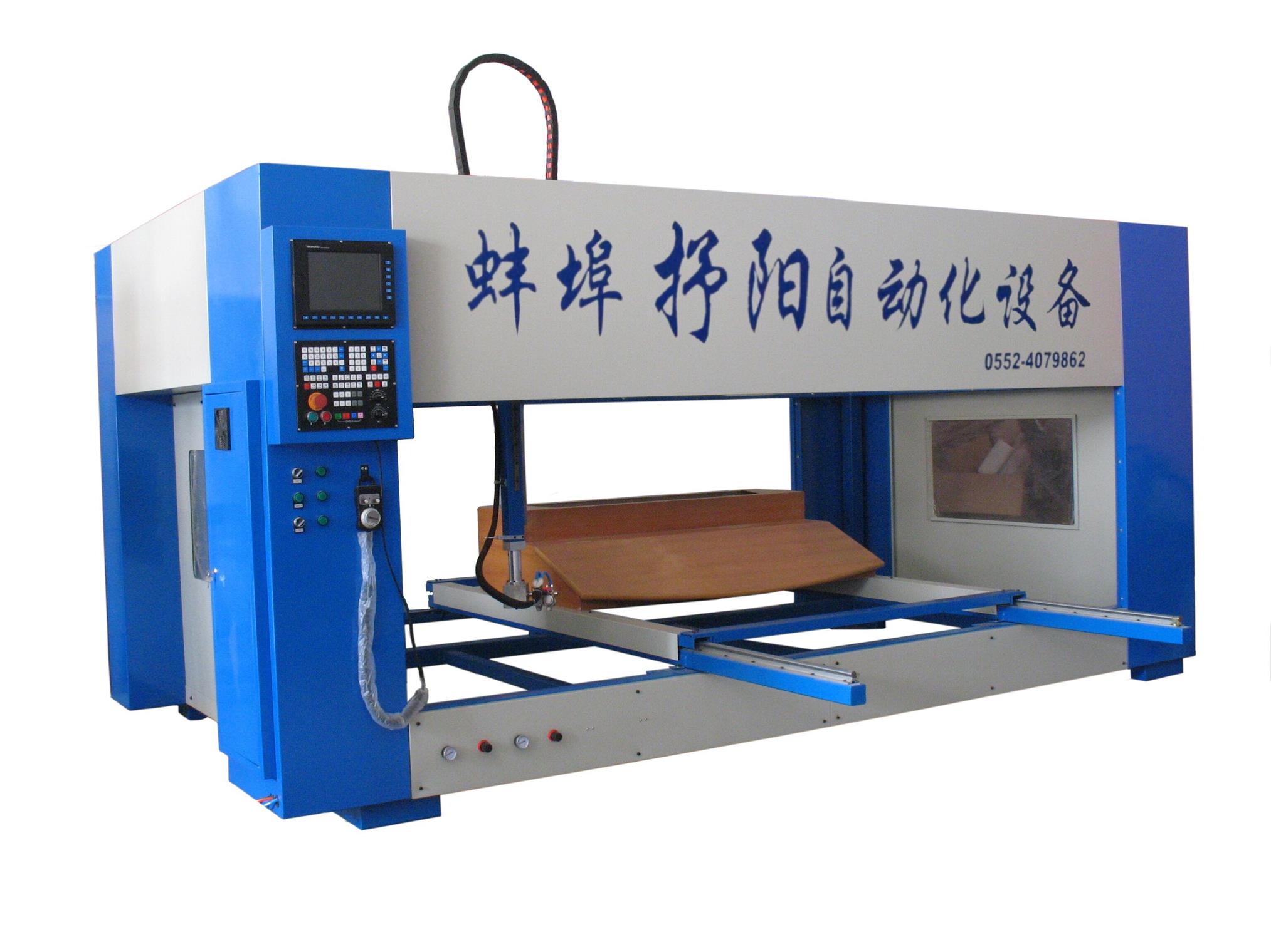 立體曲面自動(dòng)噴漆機(jī)圖片