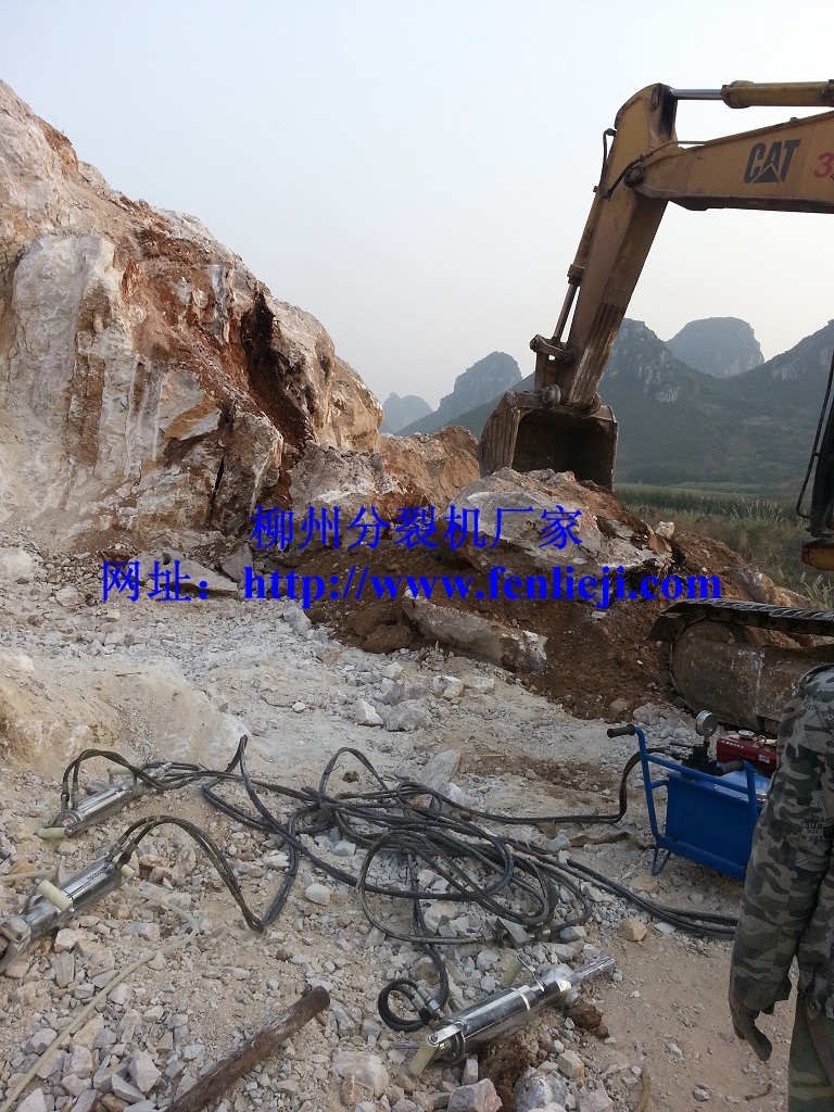 廣西融水硅礦石開采分裂器分裂機(jī)圖片