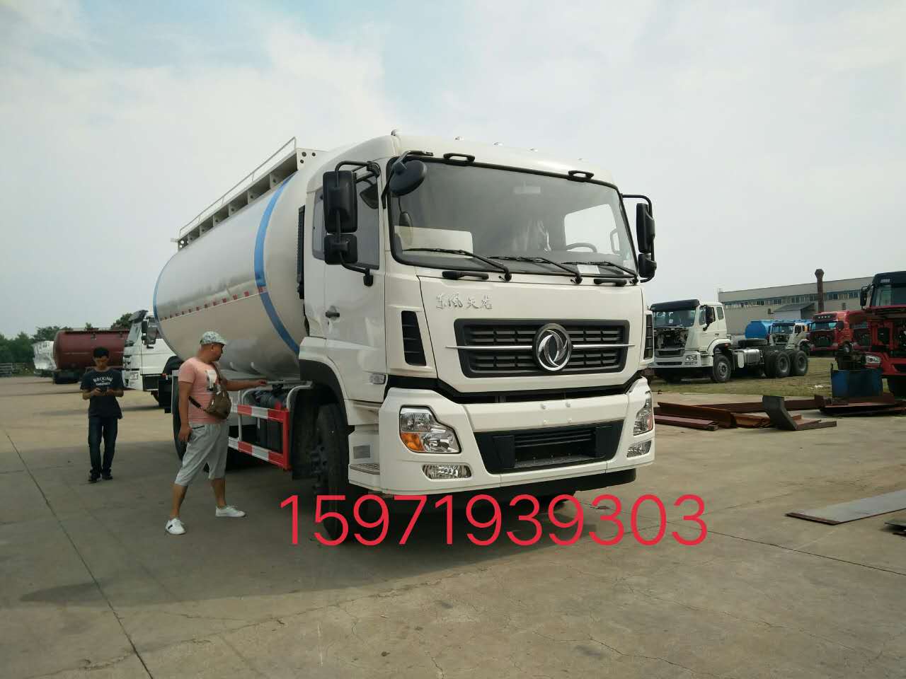 東風(fēng)天龍干混砂漿運(yùn)輸兩倉三蓋圖片